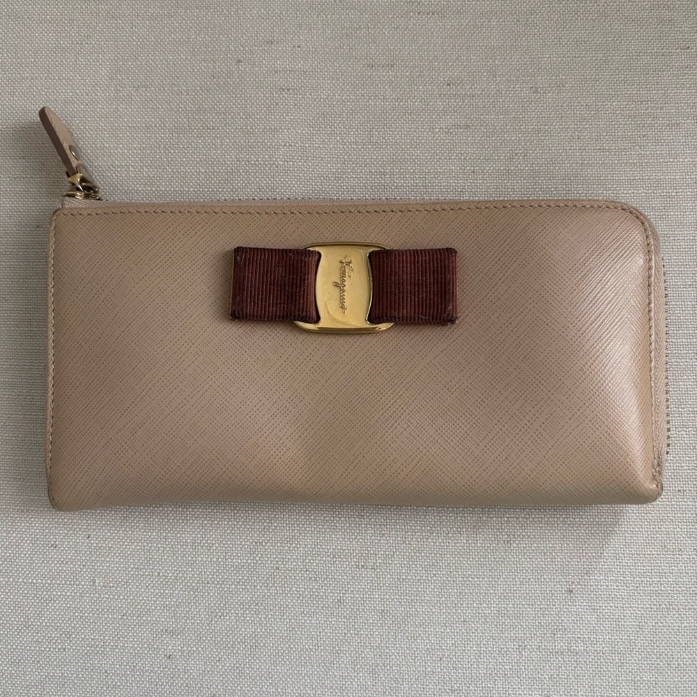 Salvatore Ferragamo Beige Wallet with Brown Bow and Gold Hardware - Picture 1 of 4